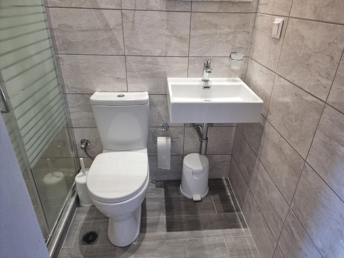 Feakes Apartments アリラス エクステリア 写真